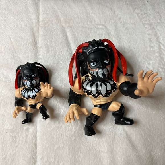 WWE Finn Balor 4” & 2.5” Die Cast Metal Action Figures - Picture 4 of 7